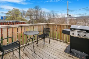 Spacious 4BR w/ BBQ in Downtown - Image 4