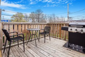 Spacious 4BR w/ BBQ in Downtown - Image 5