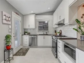 Beautiful 3BR + Private Yard | Mins to the Falls! - Image 3