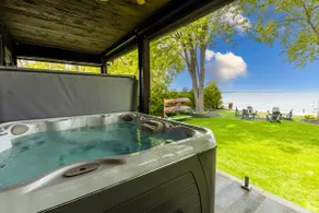 Royal Beach Lake House & Spa w/ Hot Tub & Sauna - Image 3
