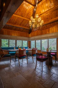 3-bhk Villa W/ Attic & Forest Views - Image 3