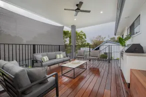 Sienna Cove - Elegant Retreat near Merewether Beach - Image 5