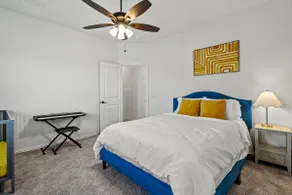 Rooftop Bliss 4BR W Crib/Officespace Free Parking - Image 4