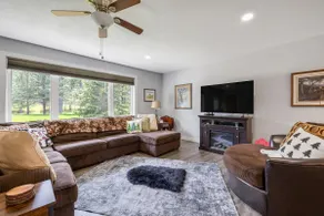 Tranquil Creekside Getaway - Image 5