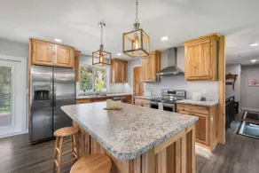 Tranquil Creekside Getaway - Image 2