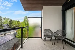 La More | Hot Tub | Kensington | Luxury | Office - Image 4