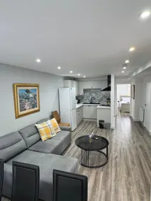 Stylish Apartment Near Birmingham - Image 3