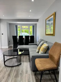 Stylish Apartment Near Birmingham - Image 5