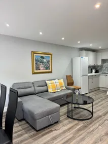 Stylish Apartment Near Birmingham - Image 2