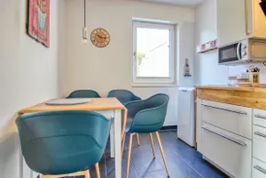 Prime-location apartment, fully air-conditioned - Image 3