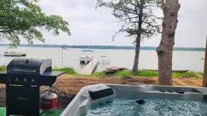 Murphys Lakefront Jacuzzi Retreat - Image 2