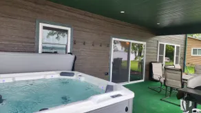 Murphys Lakefront Jacuzzi Retreat - Image 4