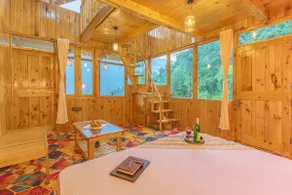 Spacious Waterfall Retreat for Families & Couples - Image 3