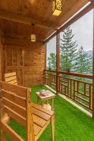 Spacious Waterfall Retreat for Families & Couples - Image 2