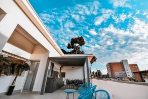 Ciotola Apartments, Free Parking, 5 Min to Airport - Image 2