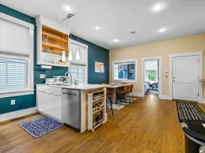 Bright & Spacious 3BR Condo in Central Cambridge - Image 4