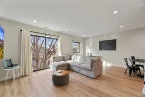 Lux Fabulous 2bed/2bath with parking - Image 2