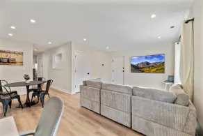 Lux Fabulous 2bed/2bath with parking - Image 3