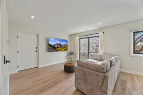 Lux Fabulous 2bed/2bath with parking - Image 5