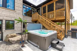 LOB Beach Resort & Spa - Hot Tub, Tiki Bar & Sauna - Image 2