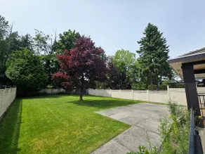 Stylish 4BR Retreat Garden - Image 2