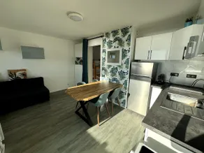 Waterfront apartment with sunset - Image 3