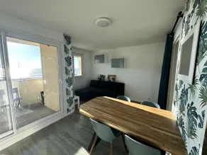 Waterfront apartment with sunset - Image 2
