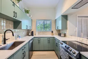 Bright Designer Townhouse | King Bed + Parking - Image 4