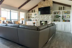 Harbor House Lake Getaway - Image 2