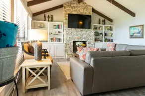 Harbor House Lake Getaway - Image 3