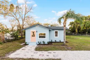 Blue Cottage On Parker [Downtown Lakeland] - Image 2