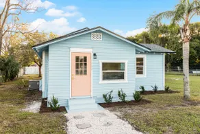 Blue Cottage On Parker [Downtown Lakeland] - Image 4