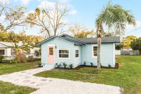 Blue Cottage On Parker [Downtown Lakeland] - Image 3