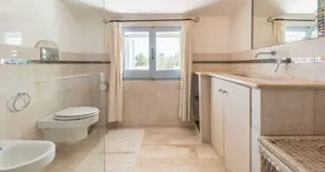 Villa with pool, garden, beach 5' walk - Image 4