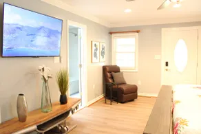 Guest studio with kitchenette - Private Entrance - Image 2