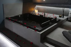 Moonlight Suite, Air Conditioning, Jacuzzi & Movie Theater, Downtown - Image 3