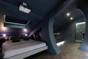Moonlight Suite, Air Conditioning, Jacuzzi & Movie Theater, Downtown - Image 4