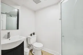 Chic 2 BR Urban Retreat Near Beach Free Parking - Image 5