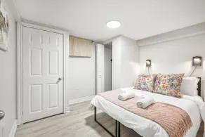 Chic 2 BR Urban Retreat Near Beach Free Parking - Image 3