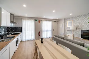 Brand new modern home in Madrid - Image 5