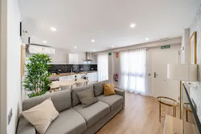 Brand new modern home in Madrid - Image 4
