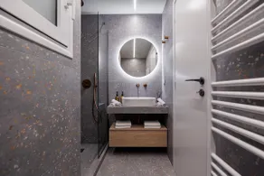 Luxurious Apartment at Hilton Area - Image 4