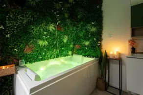 L'Amazone, Double Hot Tub, Historic Center, Tram - Image 4