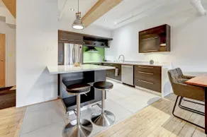 502 in the heart of downtown - Image 3