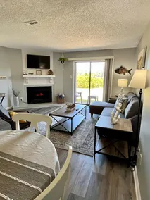 Lake it Easy-lakefront condo w/Balcony & views! - Image 4