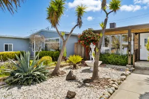 Mid Century Garden View Home Parking - Image 4