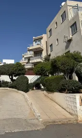 Seaview apartment with garden & pool - Image 2