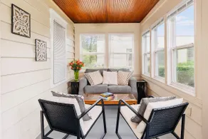 Stunning 2BR Cottage w/River views - Image 5