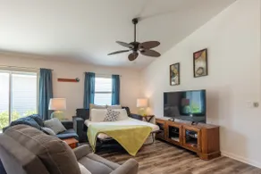 2Br 2 Ba near Brownwood w 4 seater golf cart - Image 4