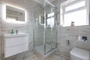 Stylish Refurbished House 2BR Stockport Manchester - Image 5